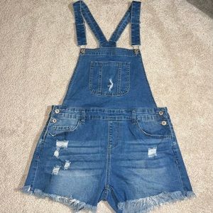 Distressed stretchy overall shorts, size M / 32”